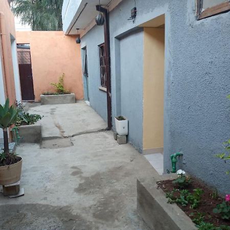 Lucy Guest House Adis Abeba Exterior foto