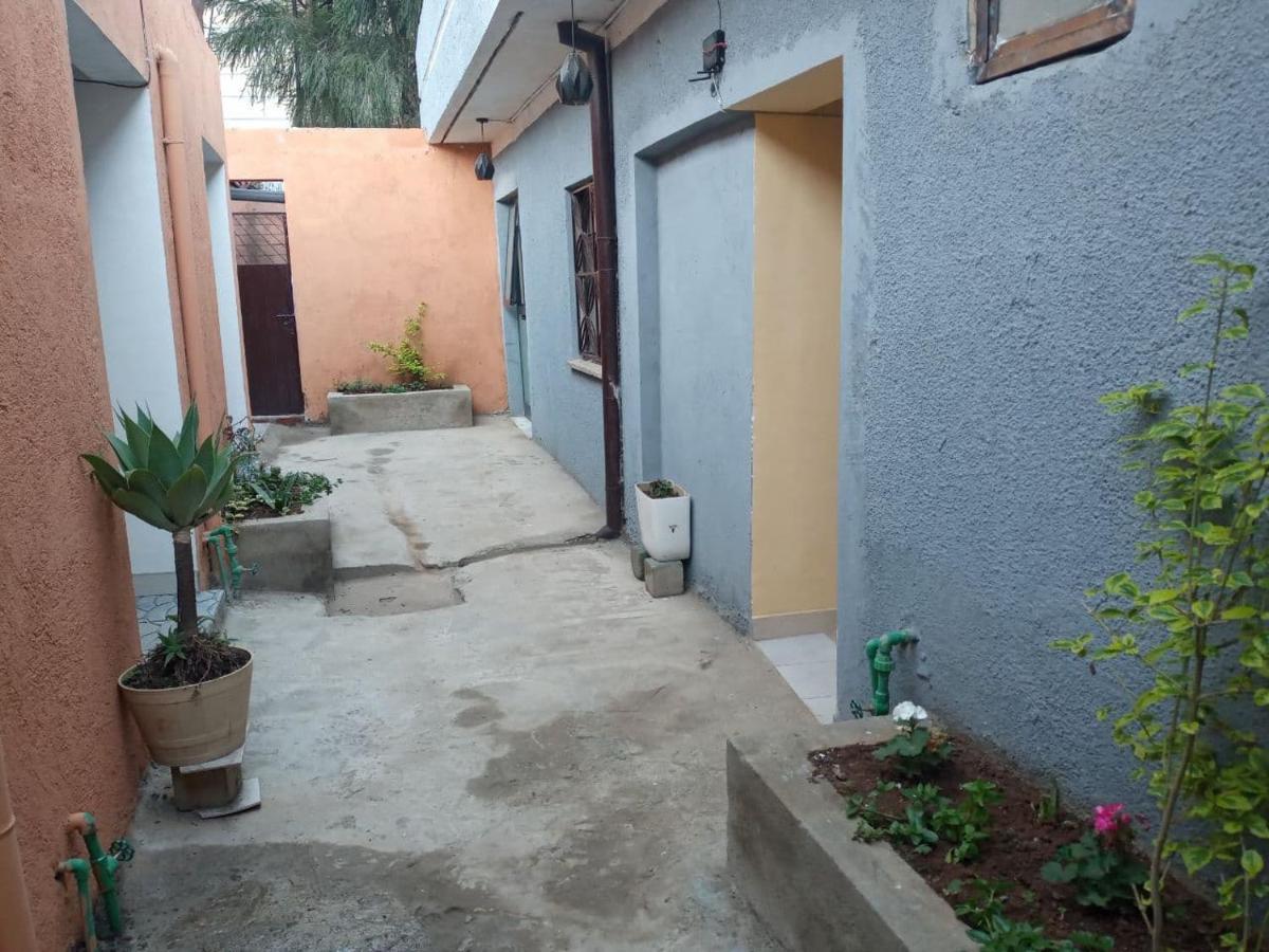 Lucy Guest House Adis Abeba Exterior foto