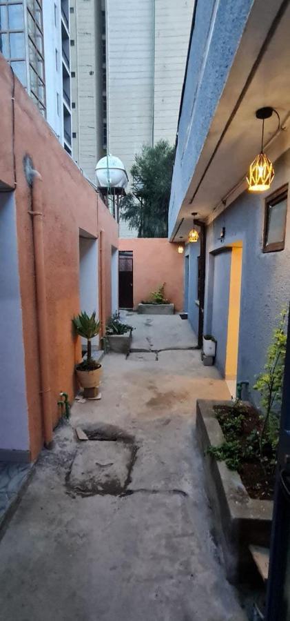 Lucy Guest House Adis Abeba Exterior foto